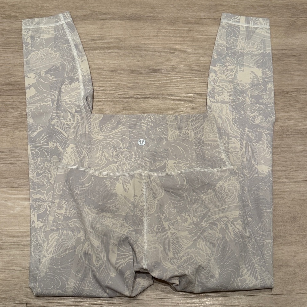 Lululemon Wunder Under White Leggings 28’